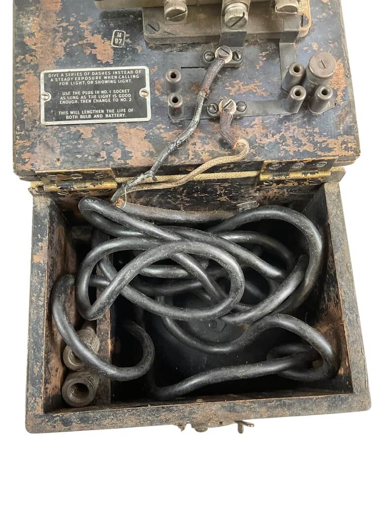 WW2 Canadian Army Signalling Lamp Short Range In Box WW2 Canadian Army Signalling Lamp Short Range In Box