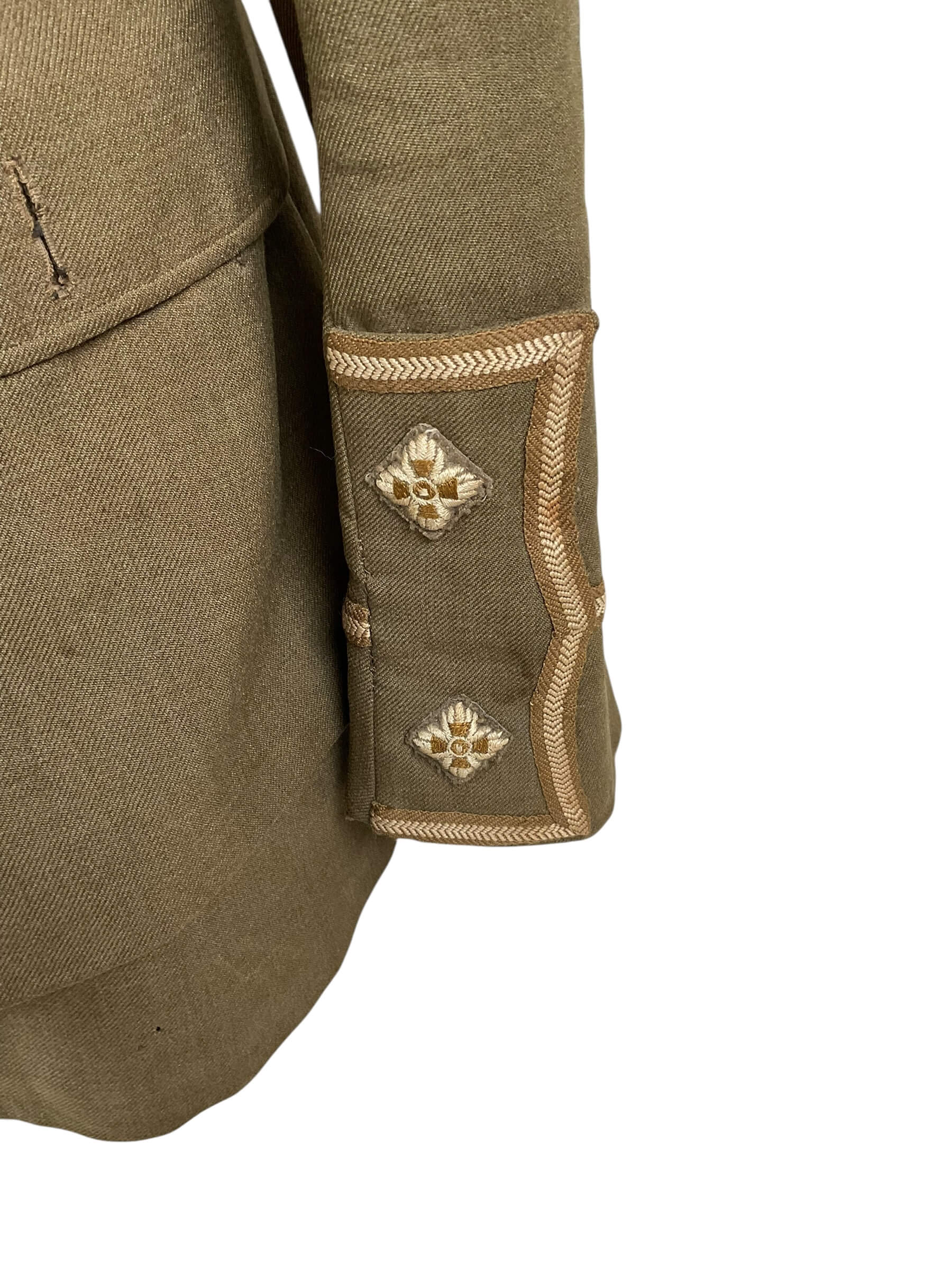 WW1 Canadian CEF 10th Battalion Officers Cuff Rank Tunic With Painted Helmet WW1 Canadian CEF 10th Battalion Officers Cuff Rank Tunic With Painted Helmet