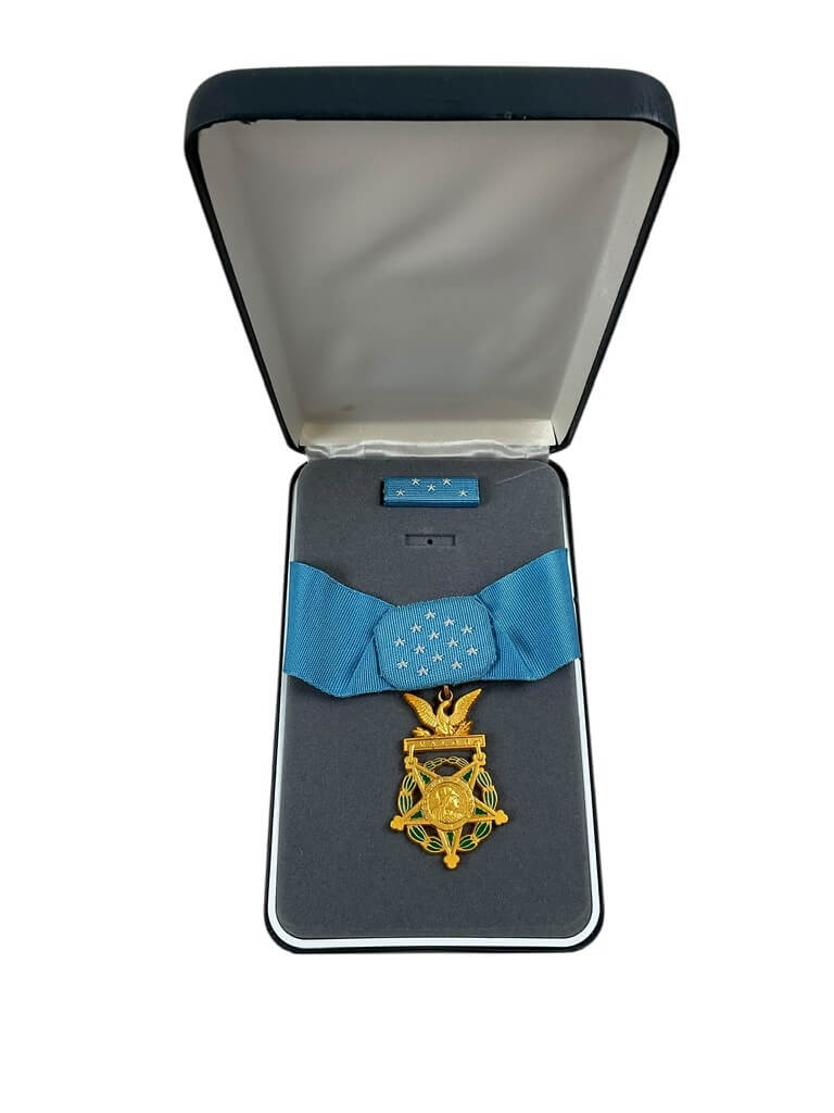 US Army Congressional Medal of Honor In Case REPRODUCTION COPY US Army Congressional Medal of Honor In Case REPRODUCTION COPY