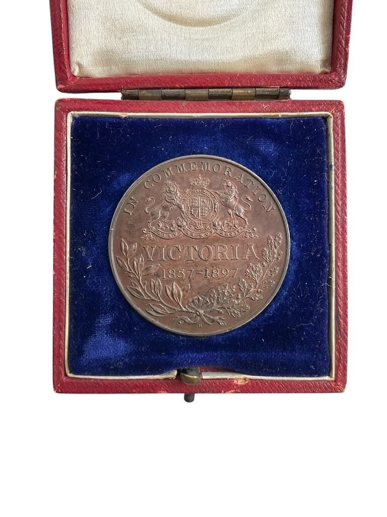 British Queen Victoria Commemorative Medallion In Case British Queen Victoria Commemorative Medallion In Case