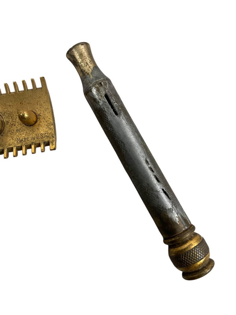 WW2 US Army Gillette Razor In Original Case WW2 US Army Gillette Razor In Original Case