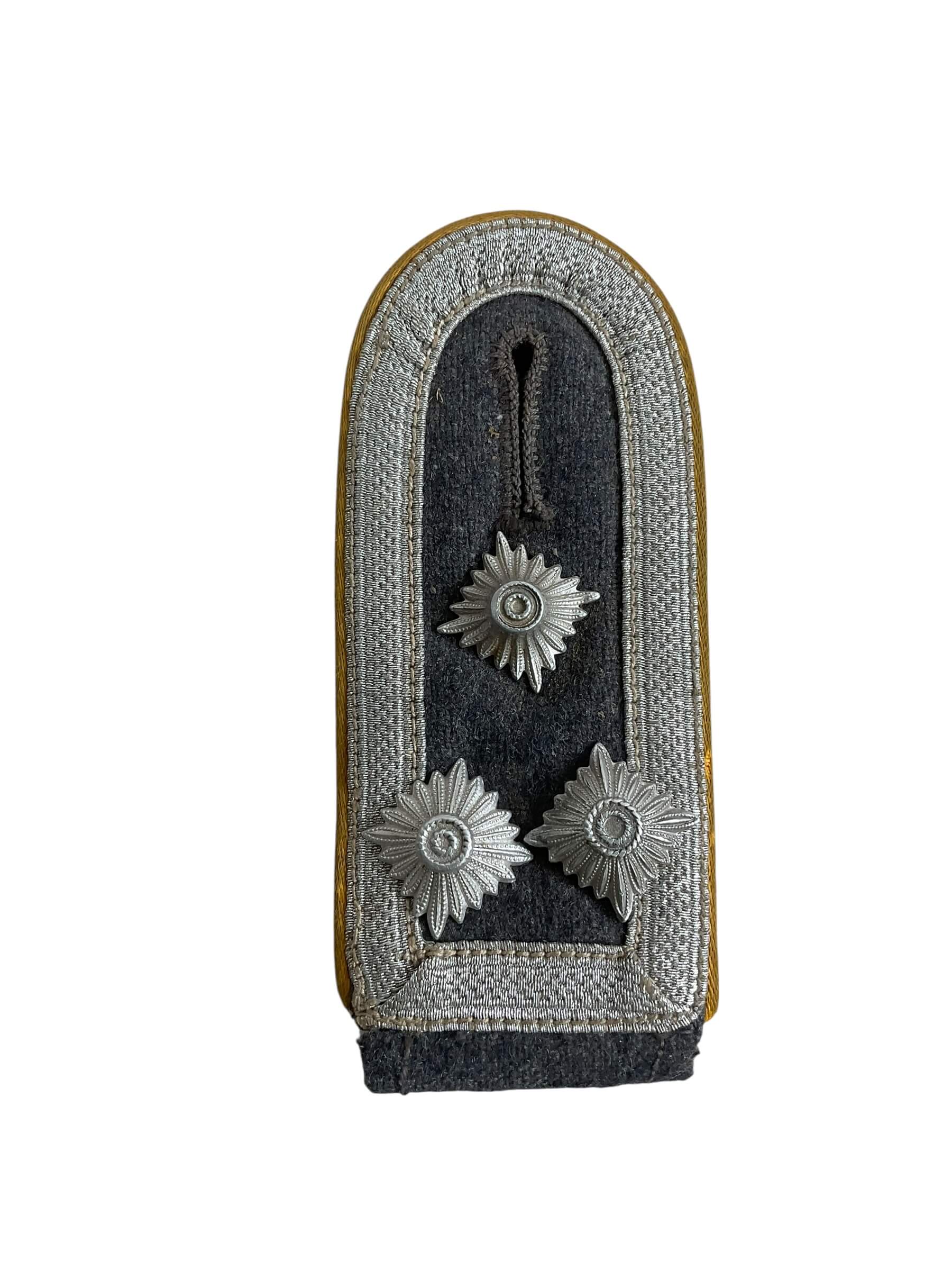 WW2 German Luftwaffe Flight Shoulder Board Insignia Single WW2 German Luftwaffe Flight Shoulder Board Insignia Single