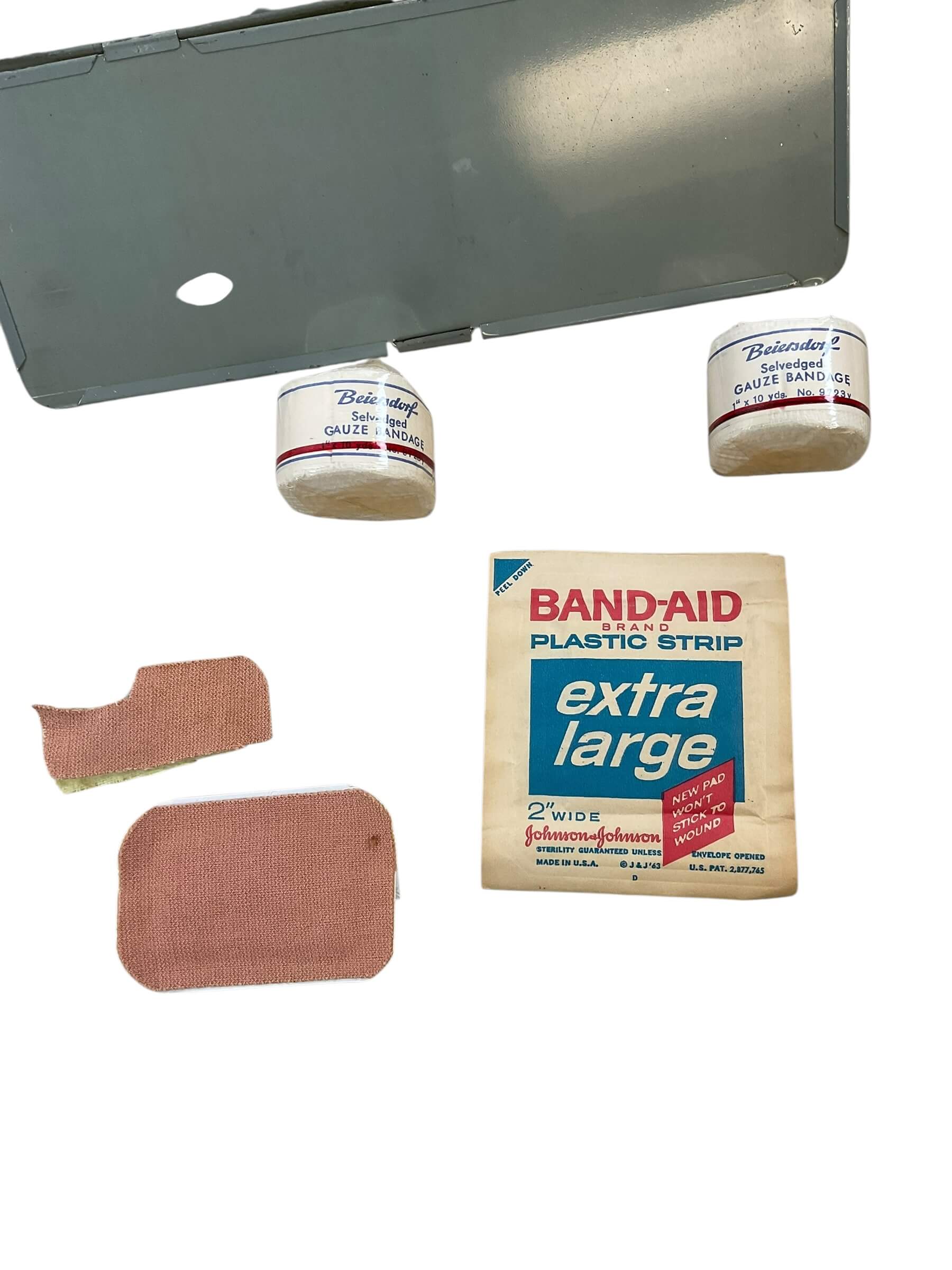 British First Aid Elastoplast Doctors Set Tin With Bandages British First Aid Elastoplast Doctors Set Tin With Bandages