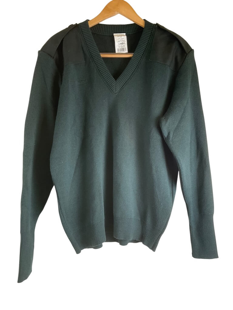Canadian Forces Green Army Sweater Size Medium Regular Canadian Forces Green Army Sweater Size Medium Regular