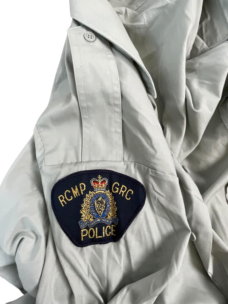 Royal Canadian Mounted Police RCMP Long Sleeve Blue Shirt With Woven Patches Size 16 Royal Canadian Mounted Police RCMP Long Sleeve Blue Shirt With Woven Patches Size 16