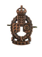 WW2 Royal Canadian Electrical Mechanical Engineers Cap Badge