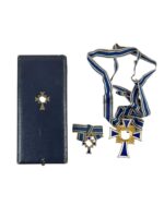 WW2 German Mothers Cross In Gold Full Size In Case With Miniature