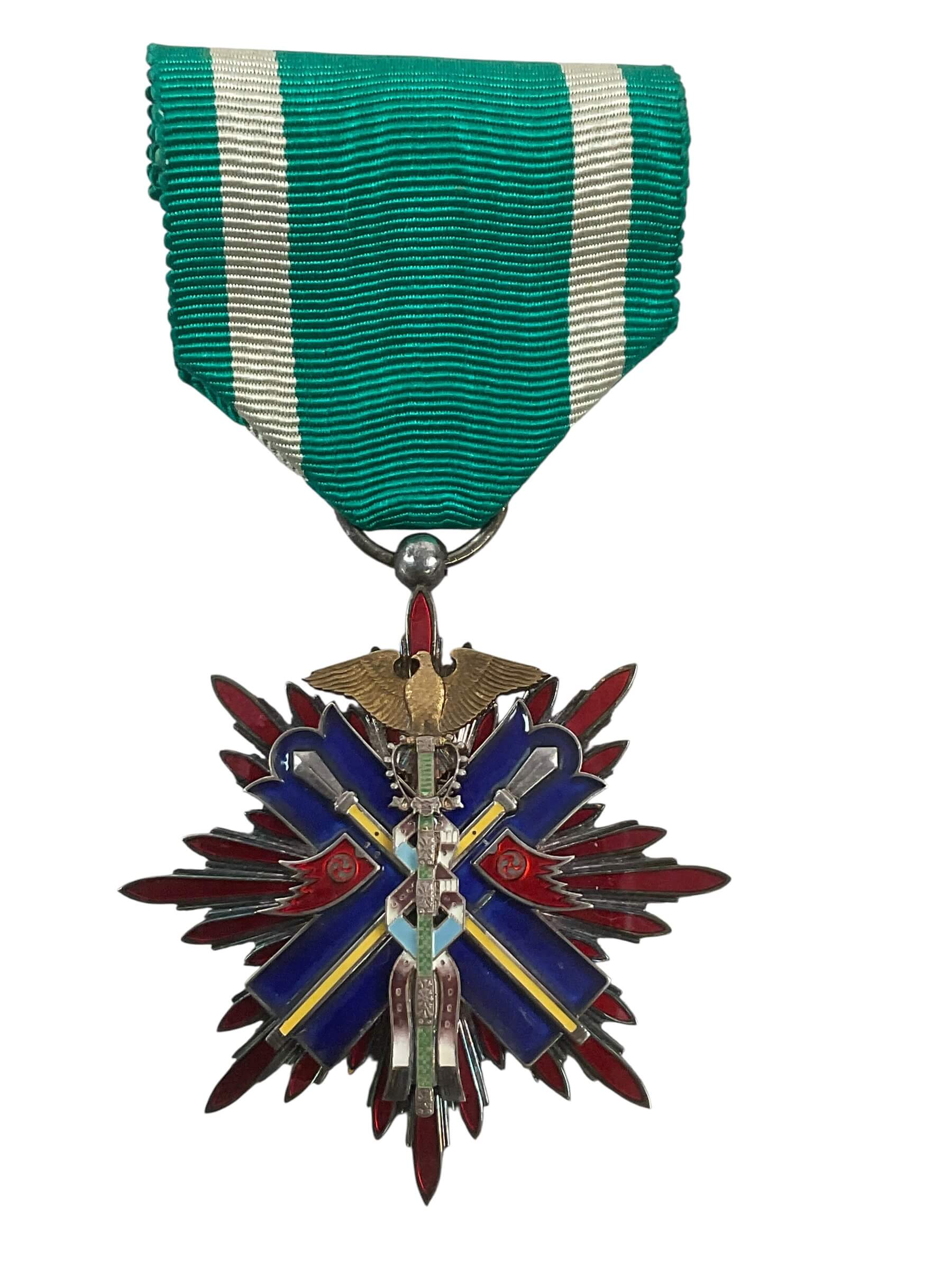 Imperial Japanese Order of the Kite 4th Class Full Size With Rosette In Case Imperial Japanese Order of the Kite 4th Class Full Size With Rosette In Case