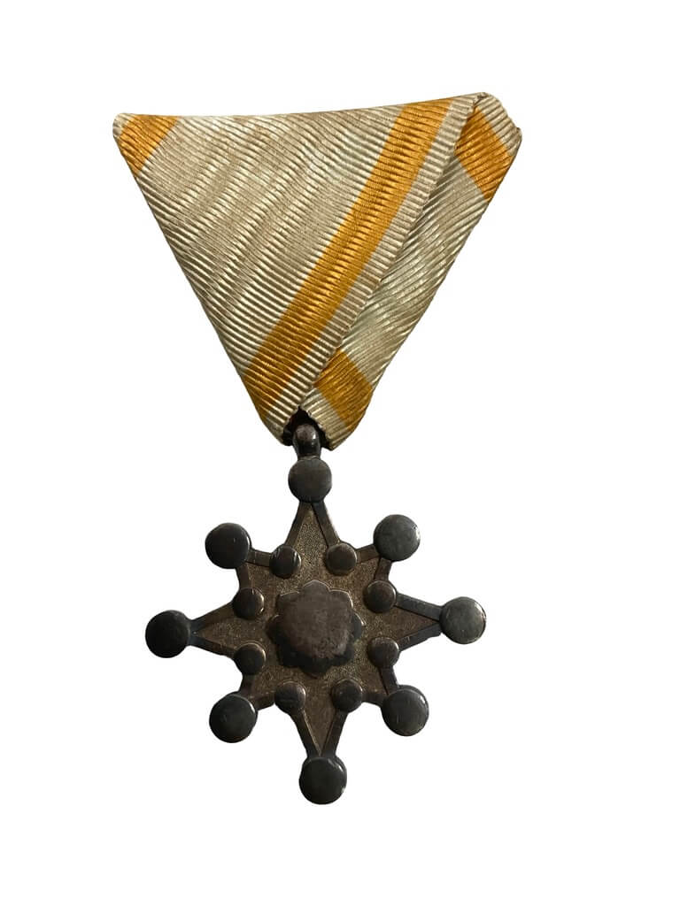 WW2 Japanese Order of the Sacred Treasure 8th Class Full Size Medal In Case WW2 Japanese Order of the Sacred Treasure 8th Class Full Size Medal In Case