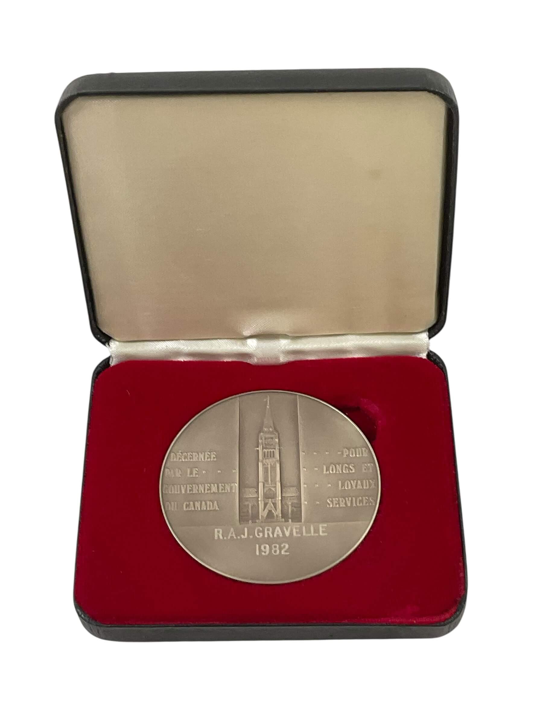 Canadian Government of Canada Long and Loyal Service Medal Dated 1982 Named In Case Canadian Government of Canada Long and Loyal Service Medal Dated 1982 Named In Case