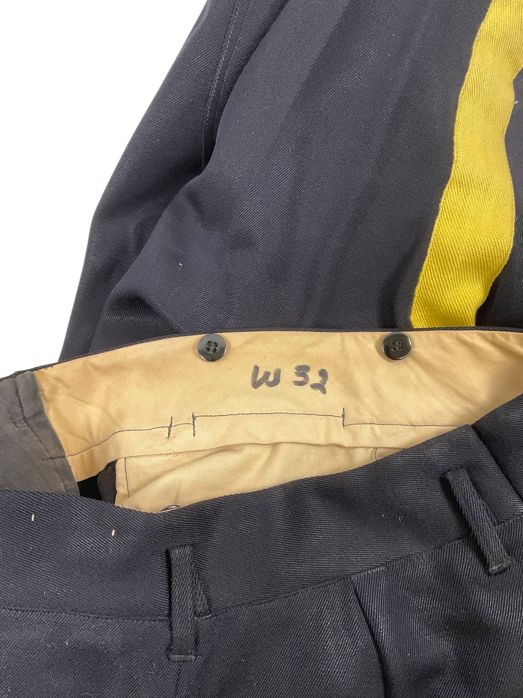 Royal Canadian Mounted Police RCMP Riding Breeches Size 32 Royal Canadian Mounted Police RCMP Riding Breeches Size 32