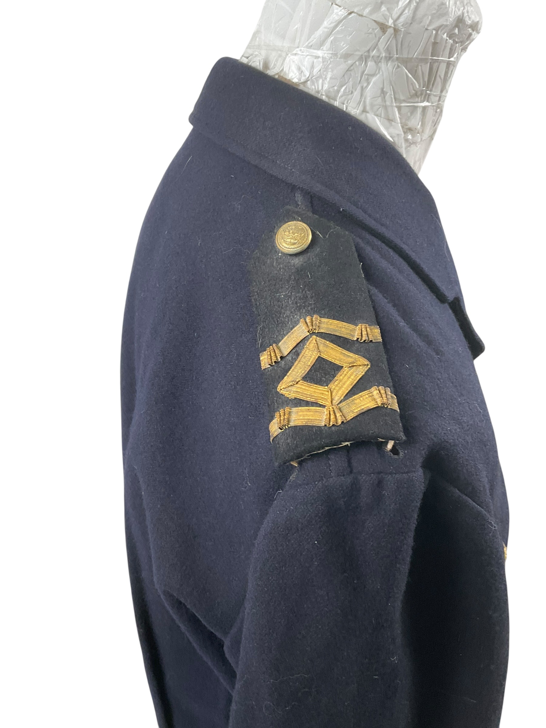 WW2 British Merchant Navy Sub-Lieutenant Officer's Battledress 42 Chest WW2 British Merchant Navy Sub-Lieutenant Officer's Battledress 42 Chest