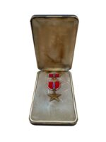 US Army Bronze Star With Case and Ribbon Bar and Pin
