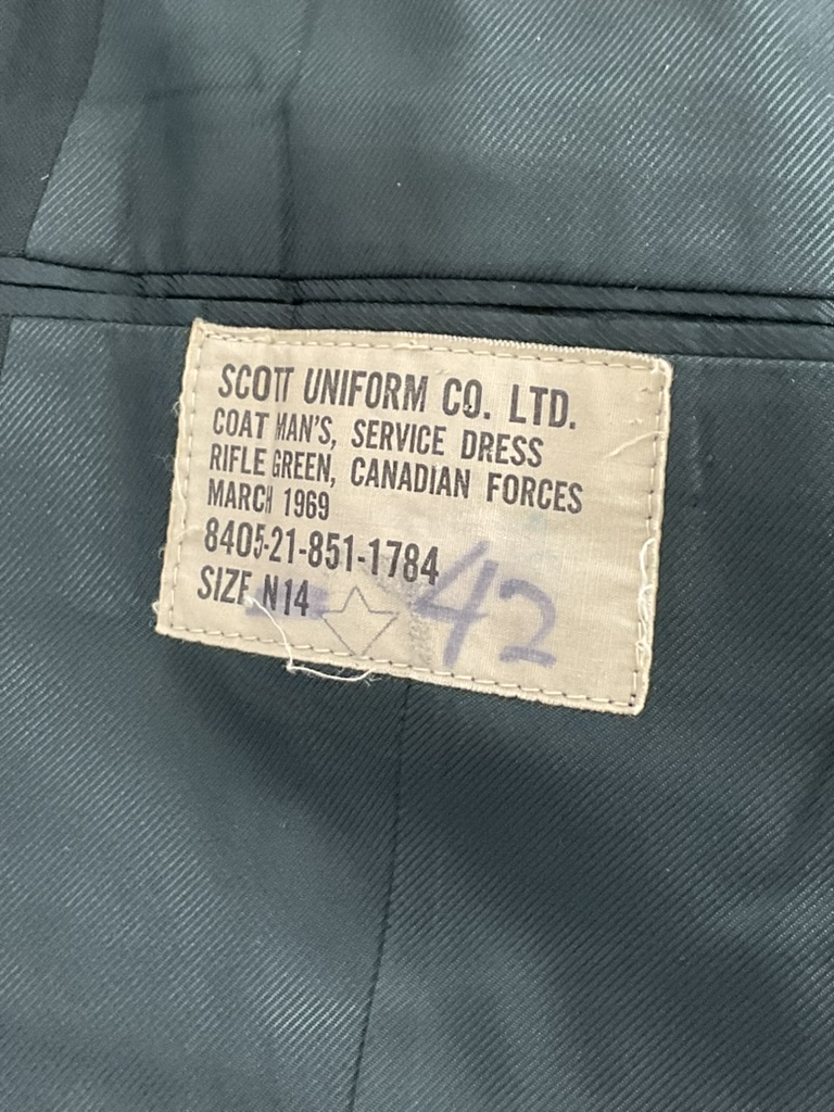 Canadian Forces Army DEU Jacket Size 7042 Canadian Forces Army DEU Jacket Size 7042