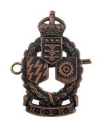 WW2 Royal Canadian Electrical Mechanical Engineers RCEME Cap Badge